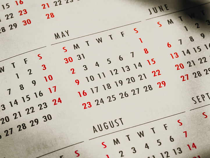 5000 caps in calendars!